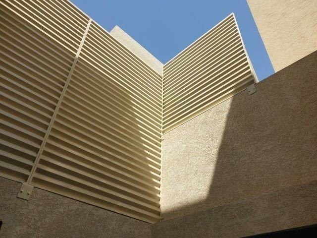 سواتر حديثة
