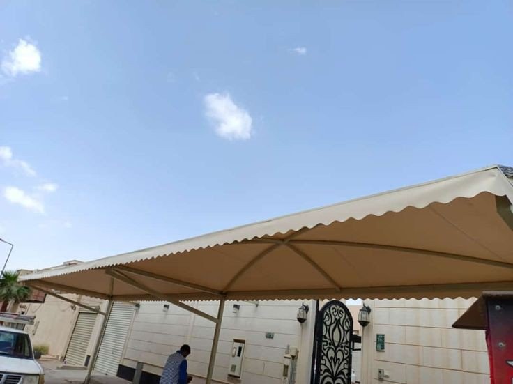 مظلات سيارات PVC بتصميم مقوس حديث في جيزان