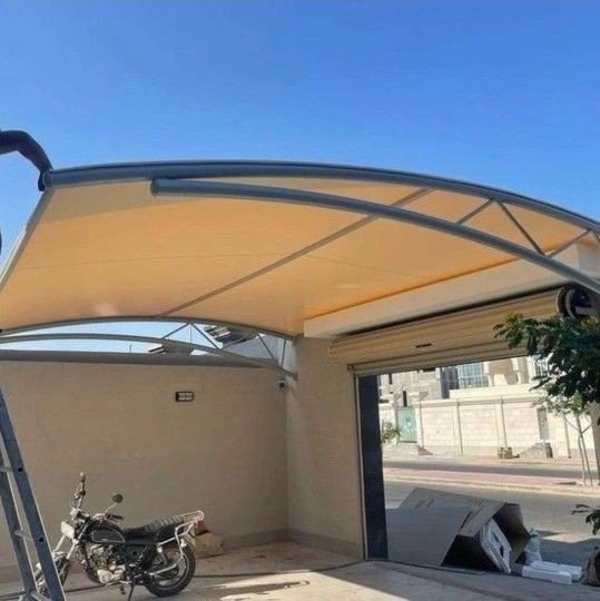 مظلة سيارات PVC قوية بهيكل حديد مجلفن في جيزان