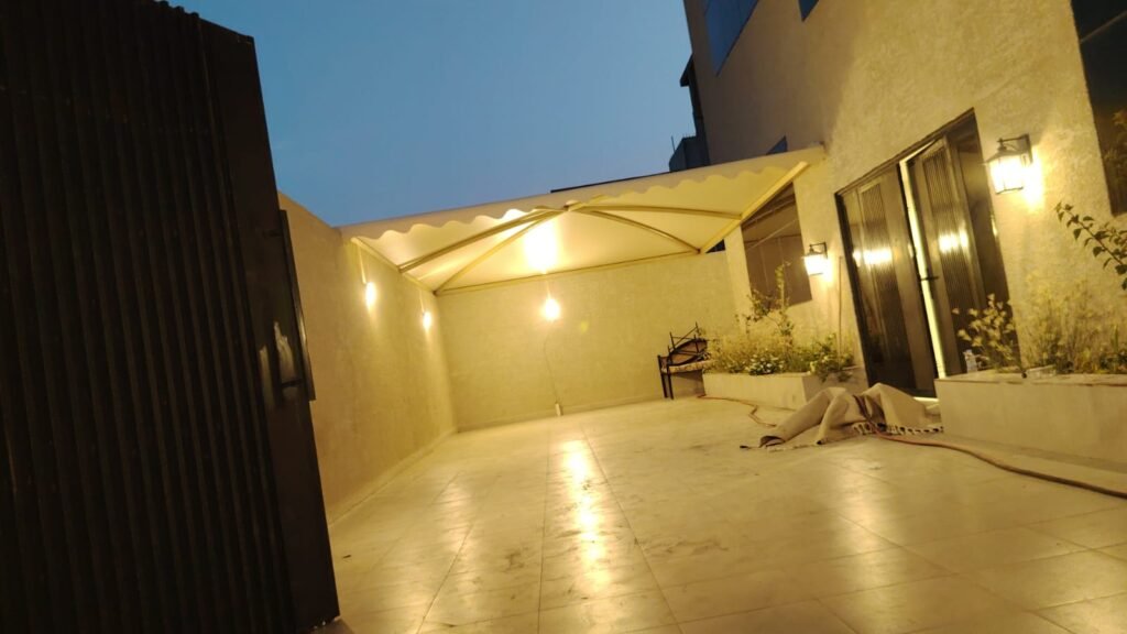 مظلات سيارات صبيا توفر الظل والحماية للمركبات.