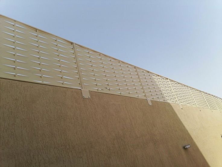 سواتر مجدول مقاومة للعوامل الجوية في منطقة جيزان.