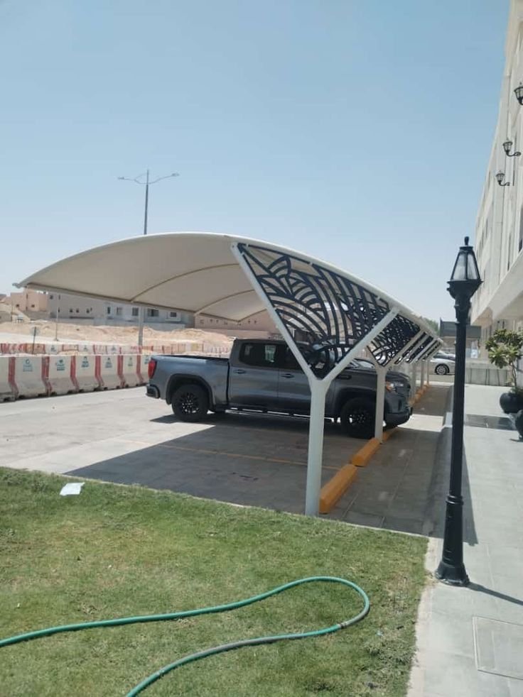 مظلة سيارات PVC مقاومة للحرارة في أجواء جيزان الحارة
