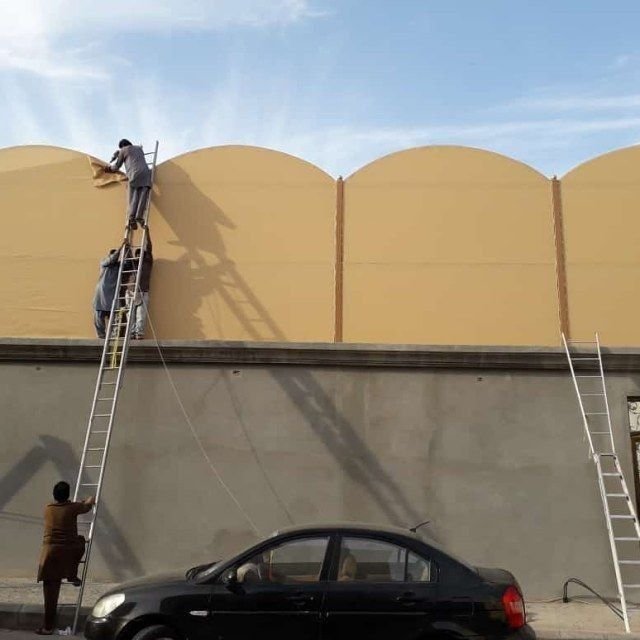 سواتر PVC خارجية تمنح الخصوصية للأحواش في جيزان.