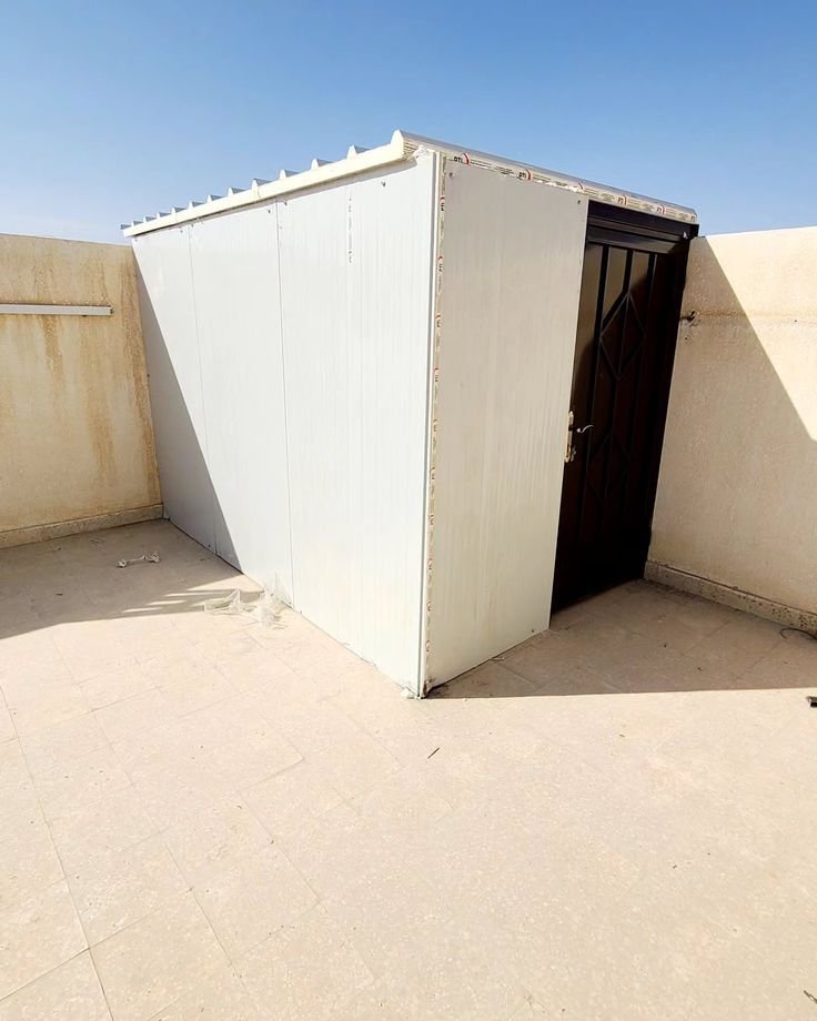 تركيب غرف ساندوتش بانل في جازان بتصميم عملي وحديث.