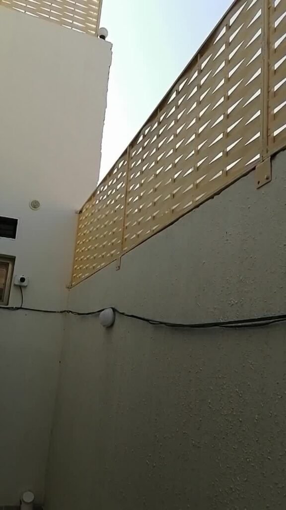 سواتر حديد مقاومة للعوامل الجوية للمنازل.