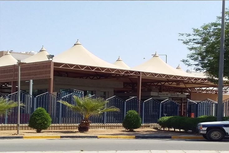 تغطية ساحات المدارس بمظلات حديثة ومتينة